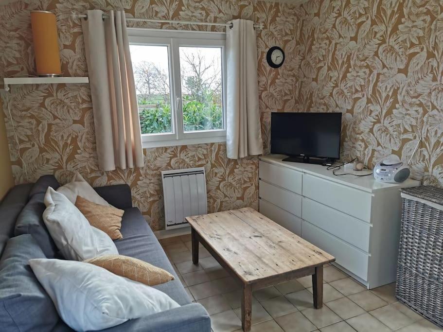 Вилла Dependance Au Calme Dans Notre Jardin Saint-Aubin-Des-Preaux Экстерьер фото